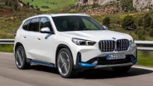 BMW-iX1-2025-pasy
