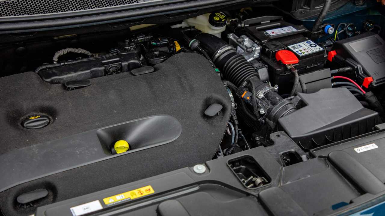 Peugeot-5008-unik-paliva-pozar