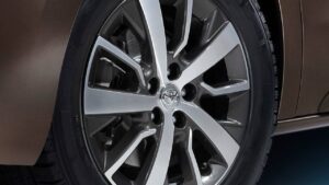 Toyota-ProAce-2016-2022-zlomeni-sroubu-zaveseni