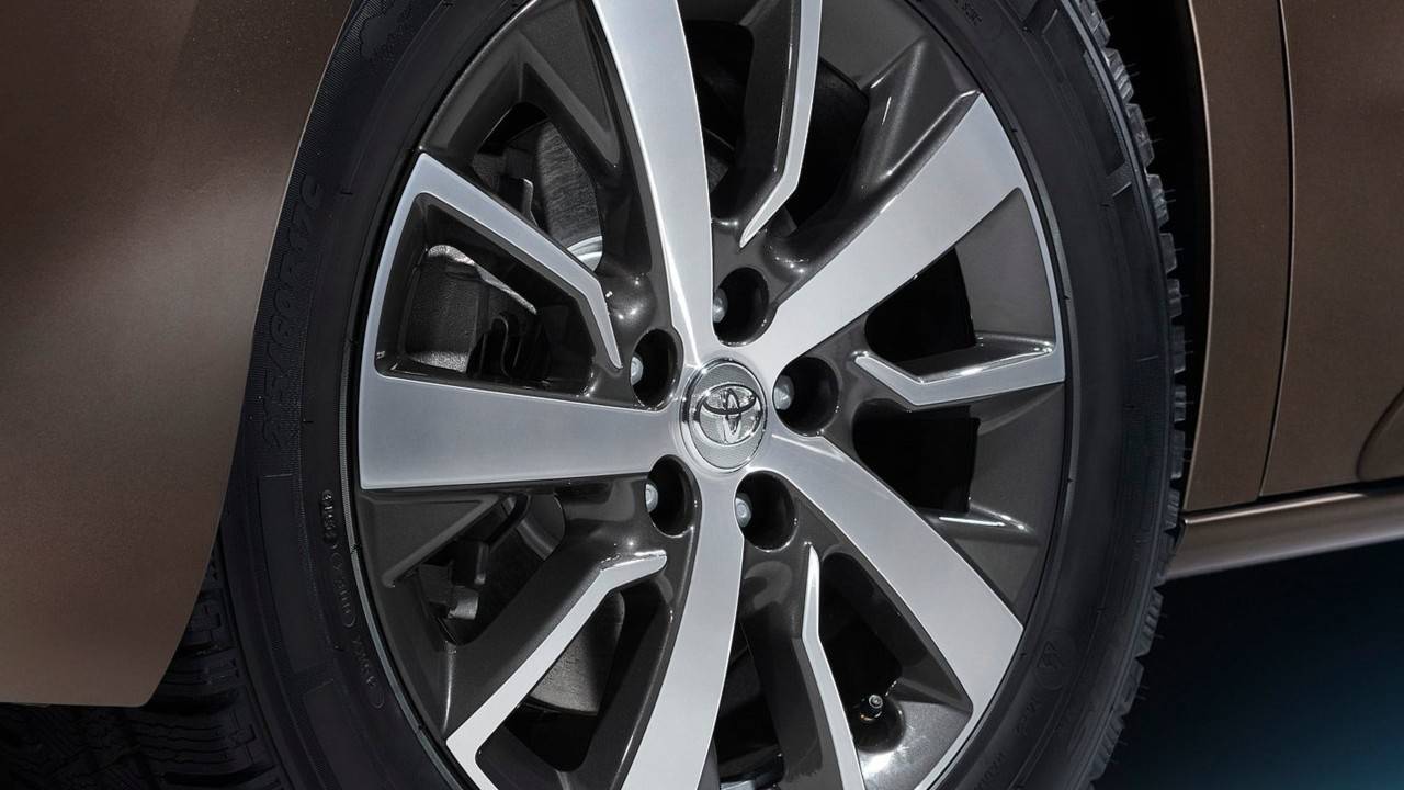 Toyota-ProAce-2016-2022-zlomeni-sroubu-zaveseni