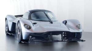 Aston_Martin-Valkyrie-2020-2024-elektronika-pozar