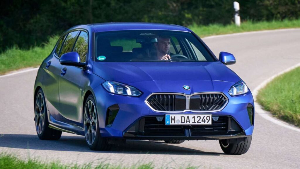 BMW-1-Series-2025-pasy