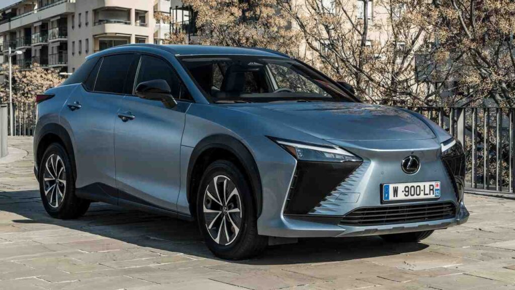 Lexus-RZ-2023-elektronoka-havarie