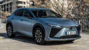 Lexus-RZ-2023-elektronoka-havarie