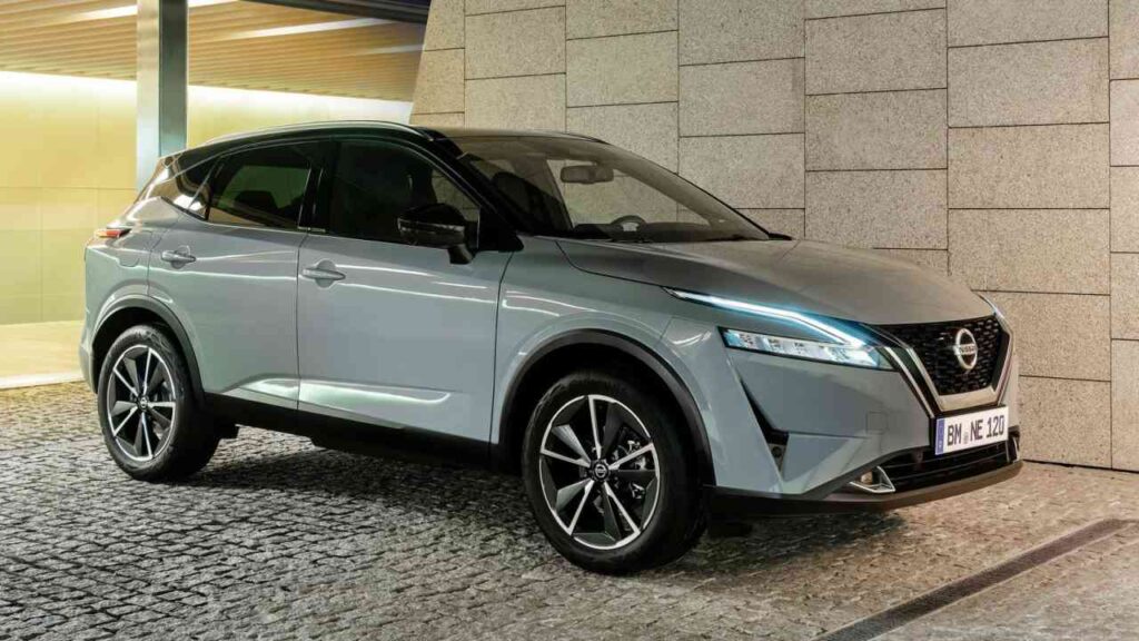Nissan-Qashqai-2022-palivo-pozar