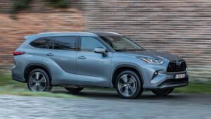 Toyota-Highlander-2021-2025-elektronika-zraneni