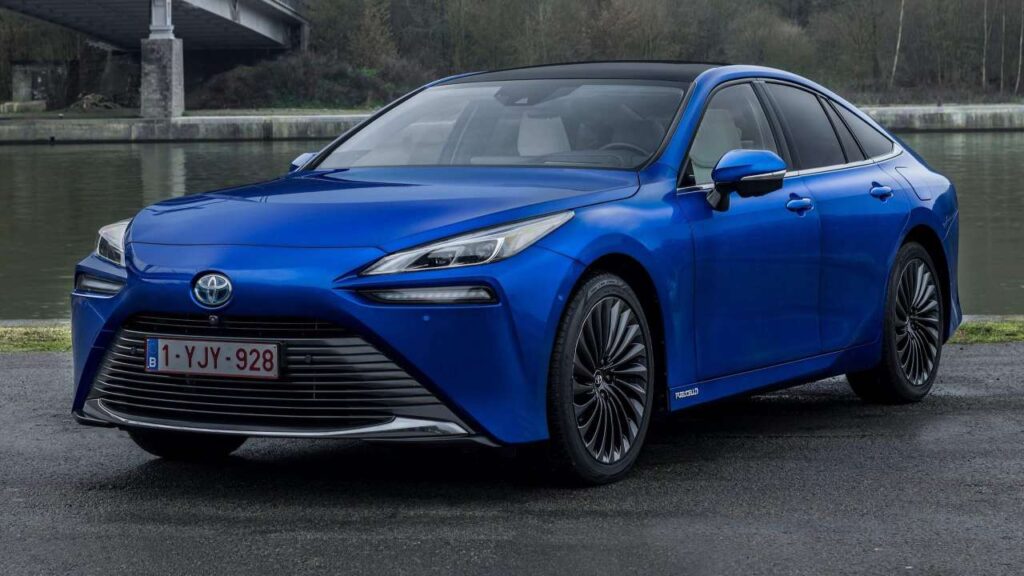 Toyota-Mirai-2021-2025-elektronika-zranen