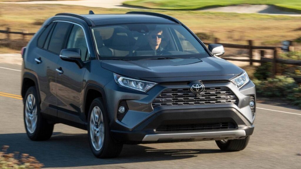 Toyota-RAV4-2021-2025-elektronika-zraneni