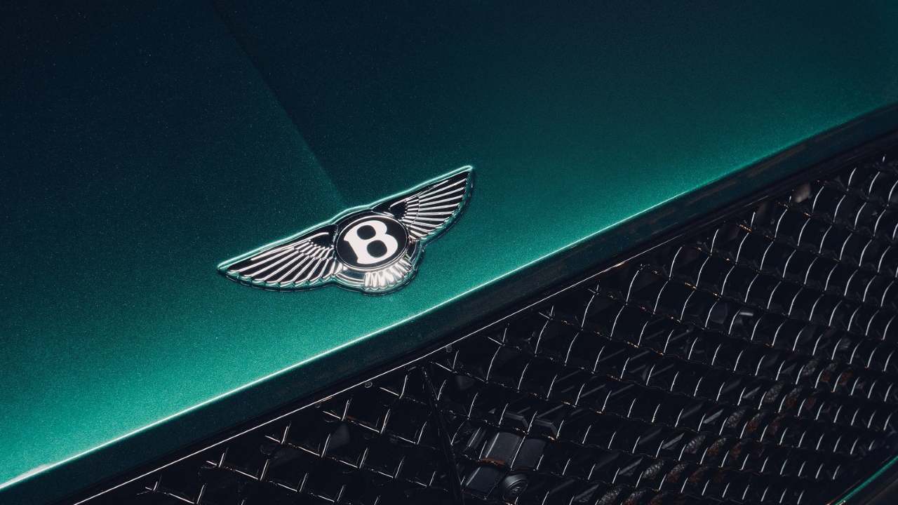 Bentley-Continental-2024-2025-unik-paliva-pozar