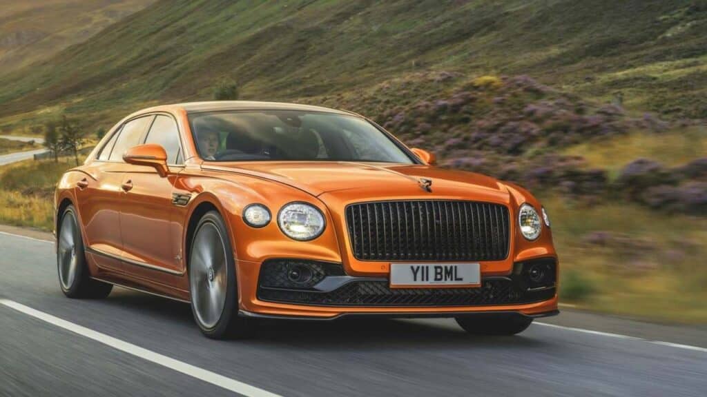 Bentley-Flying-Spur-2024-2025-palivo-pozar