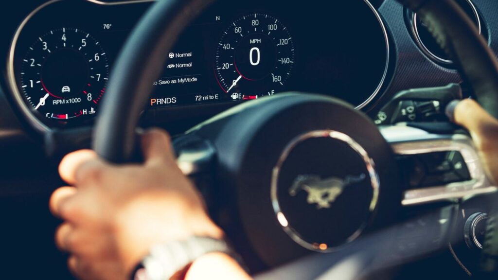 Ford-Mustang-privod-paliva-kba