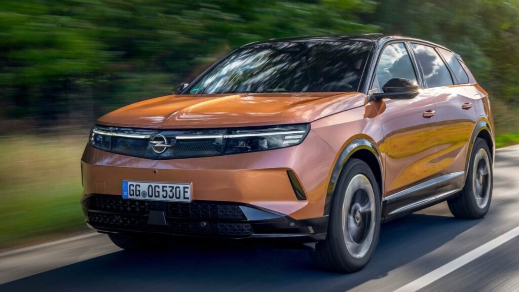 Opel-Grandland-2024-2025-podvozek-zraneni