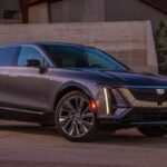 Cadillac-Lyriq-2022-2024-display-porucha