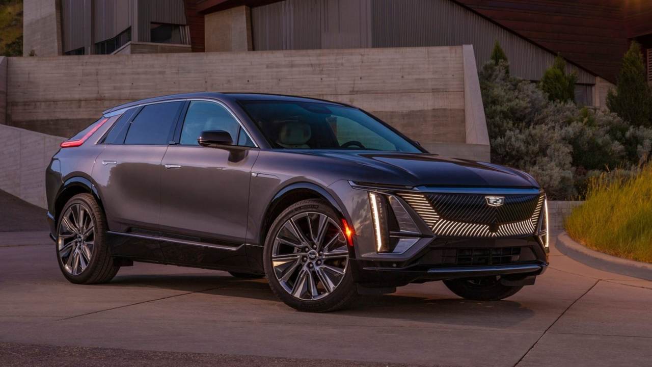 Cadillac-Lyriq-2022-2024-display-porucha