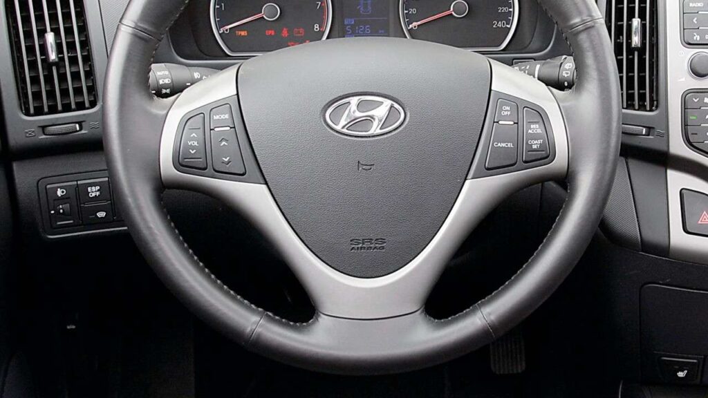 Hyundai-i30-2008-airbag