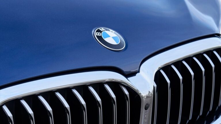 BMW-5-Series-2021-pozar