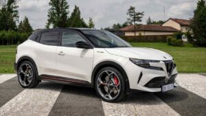 Alfa-Romeo-Junior-2023-2025-elektronika-pozar