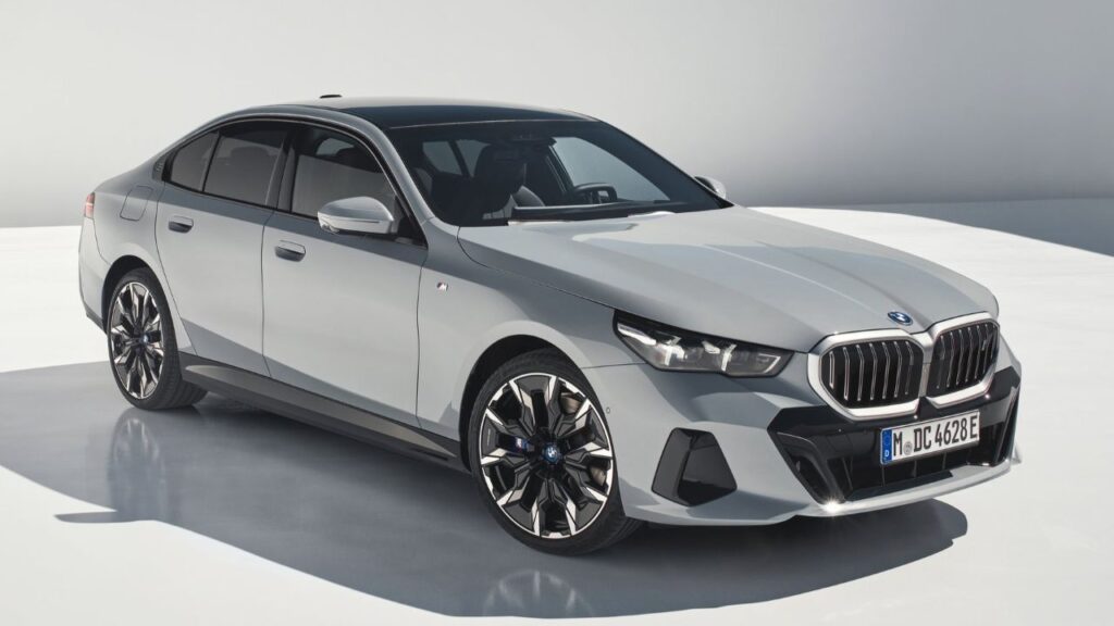 BMW-i5-2022-2025-elektronika-pozar