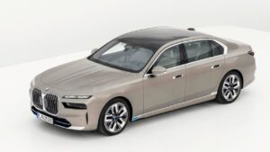 BMW-i7-2022-2025-elektronika-pozar