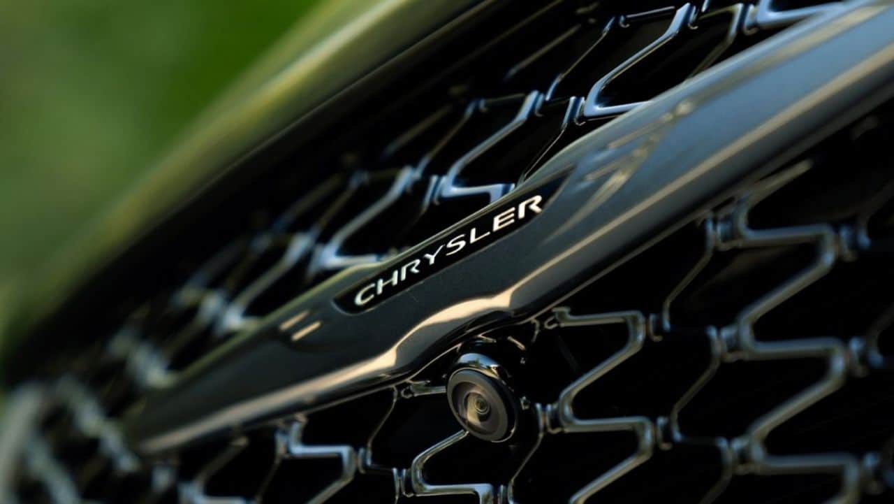 Chrysler-2022-2024-head-airbag-issue