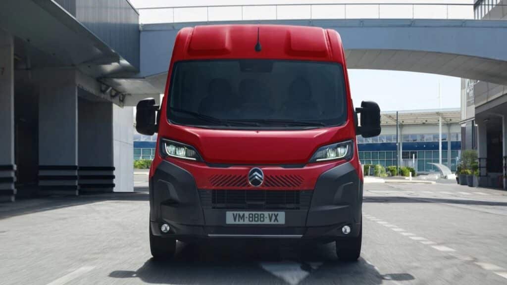 Citroen-Jumper-2025-palivo-potrubi-pozar