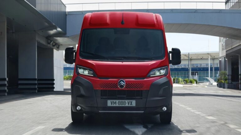 Citroen-Jumper-2025-palivo-potrubi-pozar