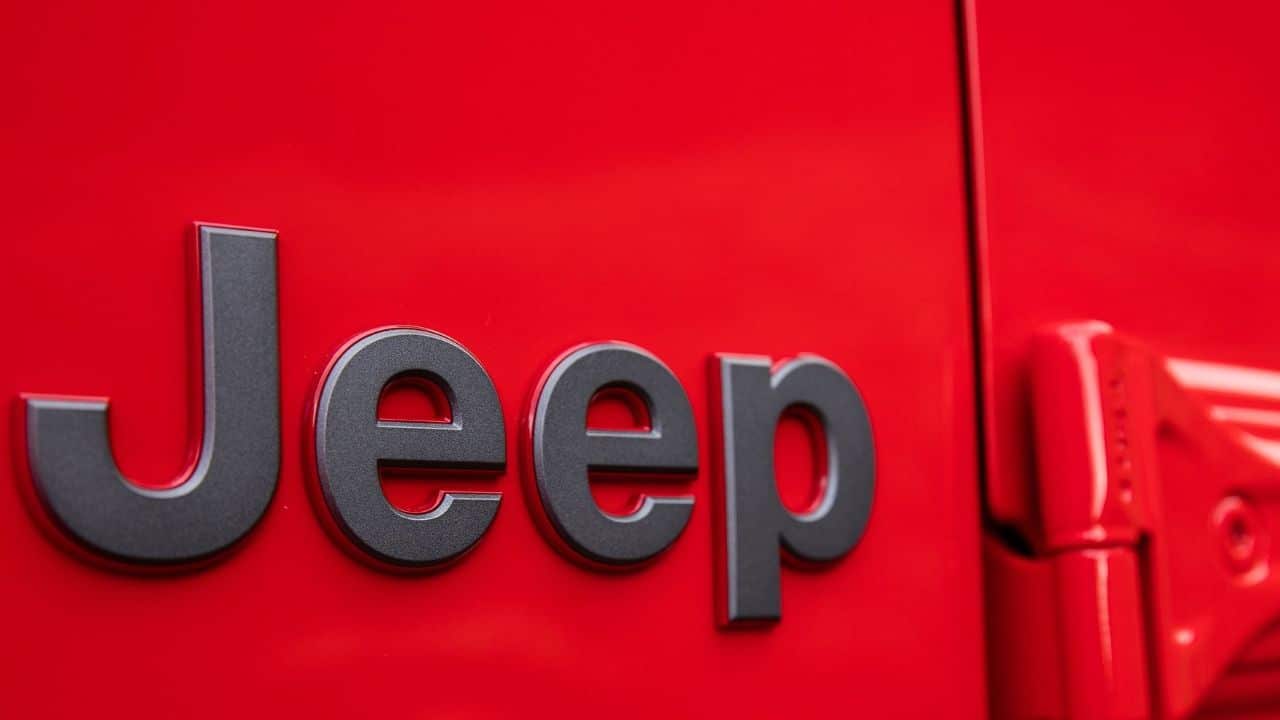 Jeep-Wrangler-2020-2026-pozar-baterie