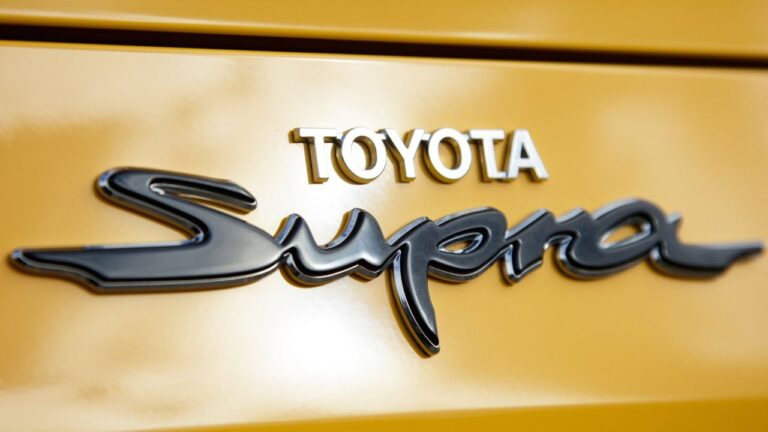 Toyota-Supra-2020-2022-starter-pozar