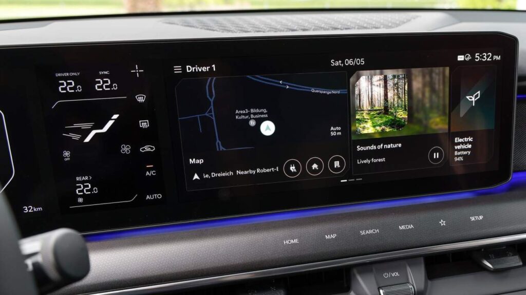 Kia-EV9-display-pristrojova-deska