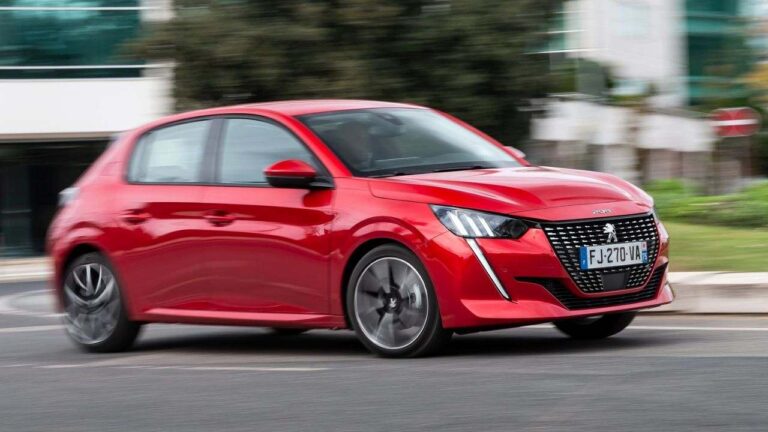 Peugeot-208-2025-2026-motor-zraneni