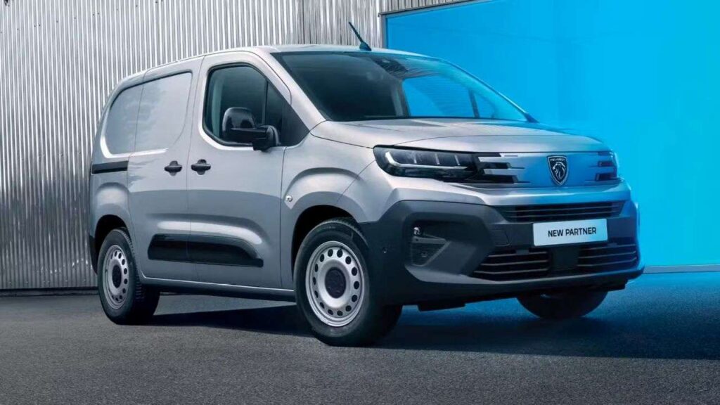 Peugeot-Partner-2025-2026-motor-zraneni