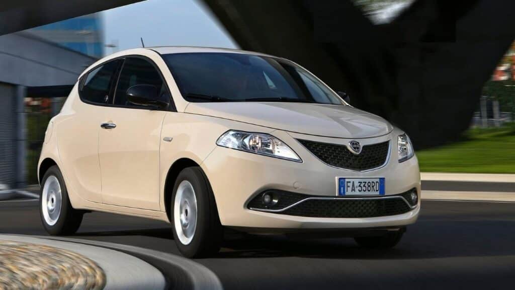 Lancia-Ypsilon-chyba-software-emise