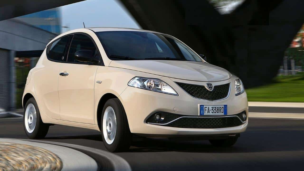 Lancia-Ypsilon-chyba-software-emise
