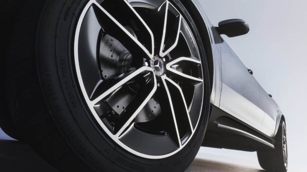 Mercedes-Benz-spatny-utahovaci-moment