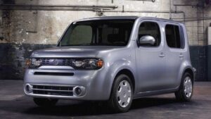 Nissan-Cube-2010-airbag