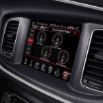 Dodge-Charger-2024-2025-pristrojova-deska