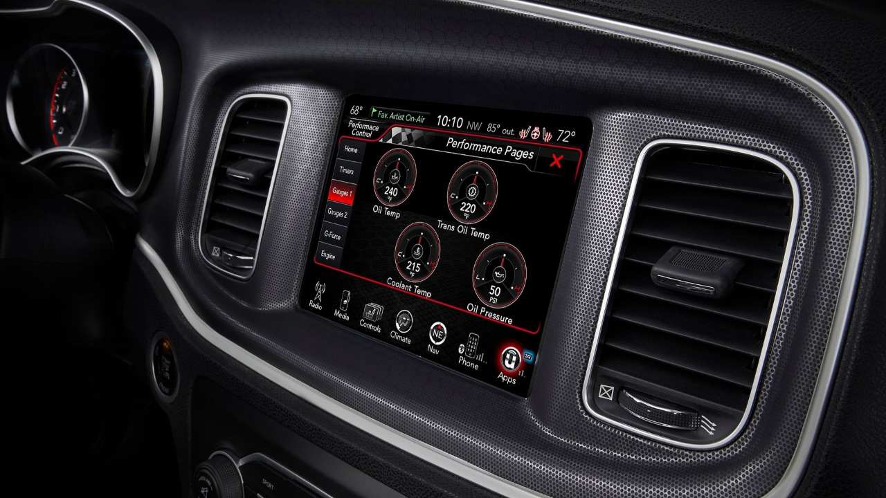 Dodge-Charger-2024-2025-pristrojova-deska
