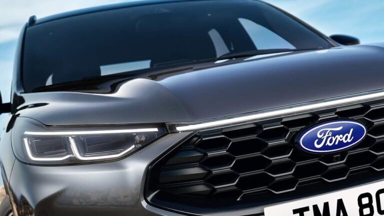 Ford-Kuga-2025-svetla-kba