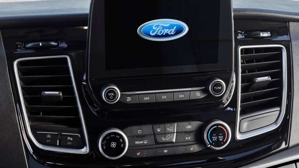 Ford-Tourneo_Custom-pozar