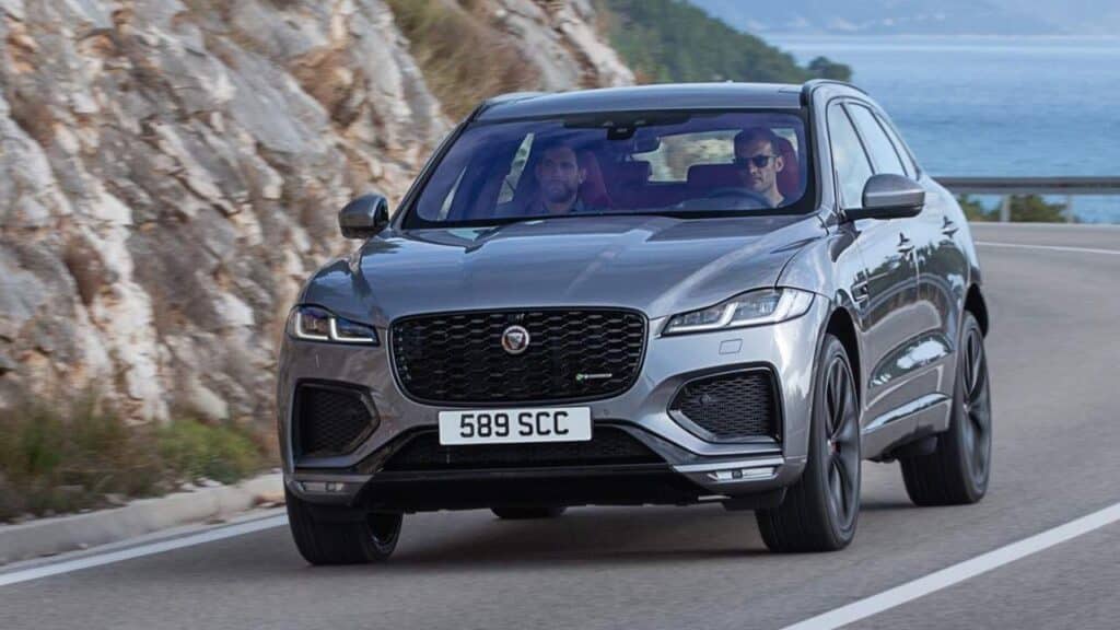 Jaguar-F-Pace-2024-2026-motor-zraneni
