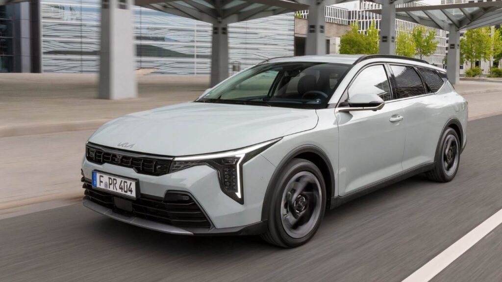 Kia-K4-2025-2026-bezpecnostni-pasy-zraneni