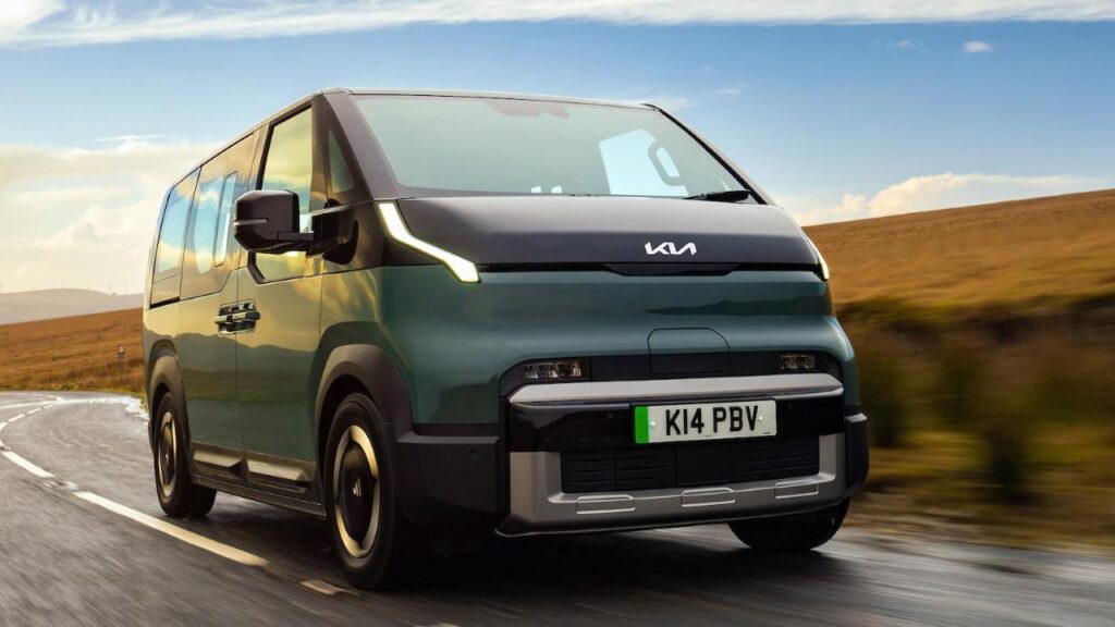 Kia-PV5-2025-2026-karoserie-zraneni