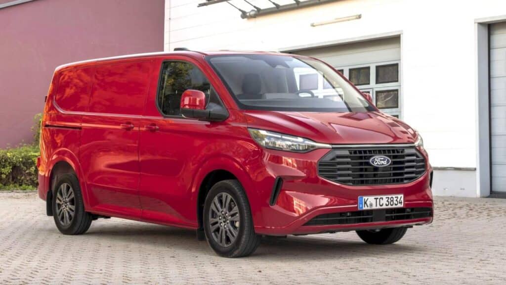 Ford-Transit-Custom-2023-2025-palivo-pozar