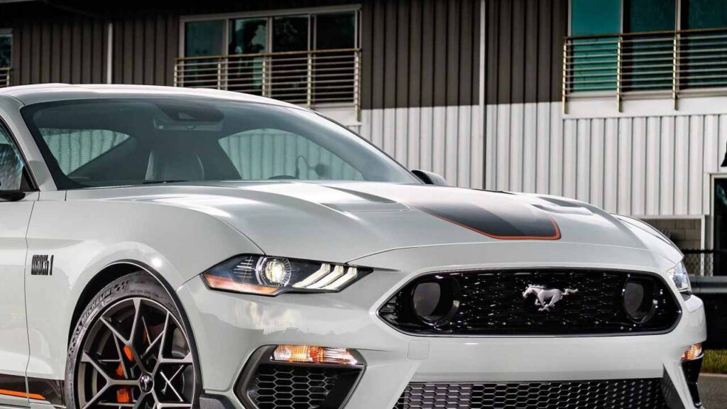 Ford-Mustang-2025-sterace-kba