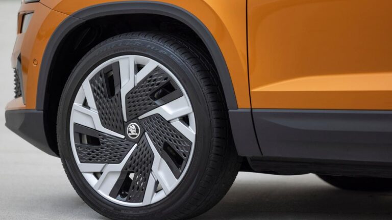 Skoda-Karoq-2022-rizeni-kba